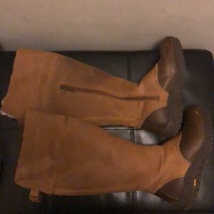 Barley worn! UGG Miko Boot!